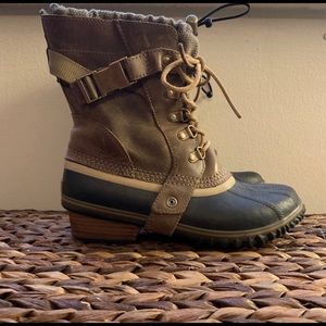Sorel Carly Quest Short Boots